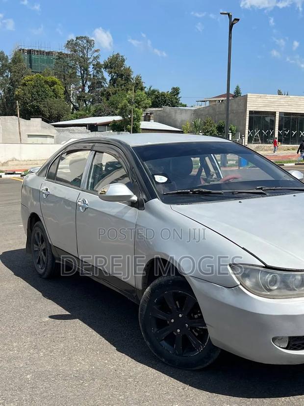 Lifan Abay 1.3 Sedan FWD 2010 Silver