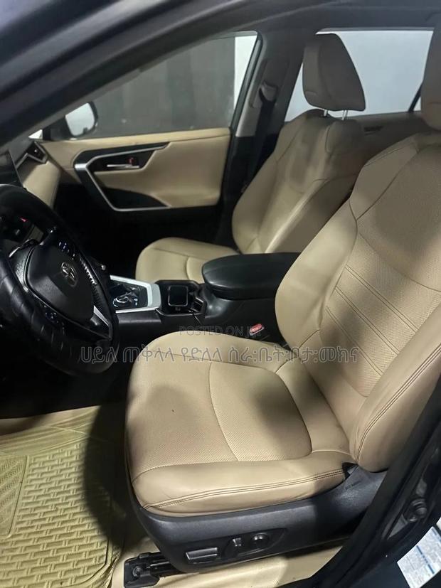 Toyota RAV4 2020 Gray