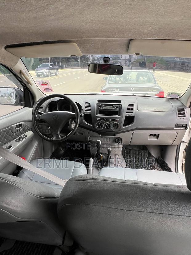Toyota Hilux 2006 White