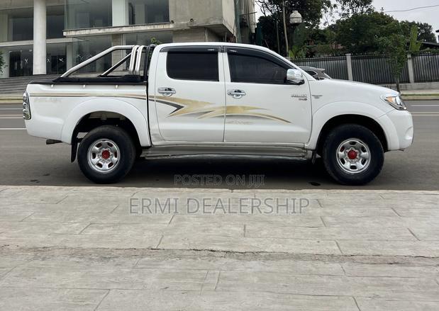 Toyota Hilux 2006 White