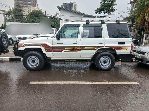 Toyota Land Cruiser 2016 White