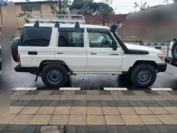 Toyota Land Cruiser 2013 White