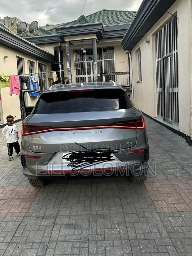 BYD E2 43 kWh 94 hp FWD 2025 Gray