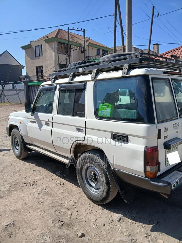 Toyota Land Cruiser 2016 White
