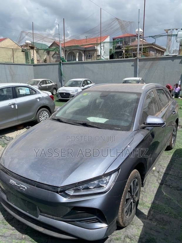 New BYD E2 43 kWh 94 hp FWD 2025 Silver