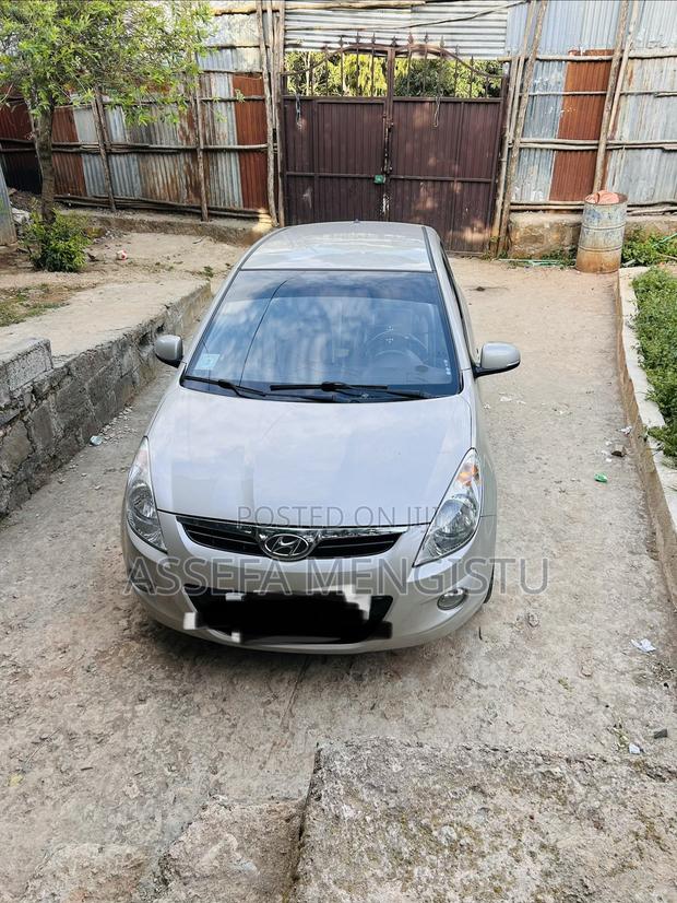 Hyundai i20 1.4 U2 CRDi Diesel (MT) 2012 Silver