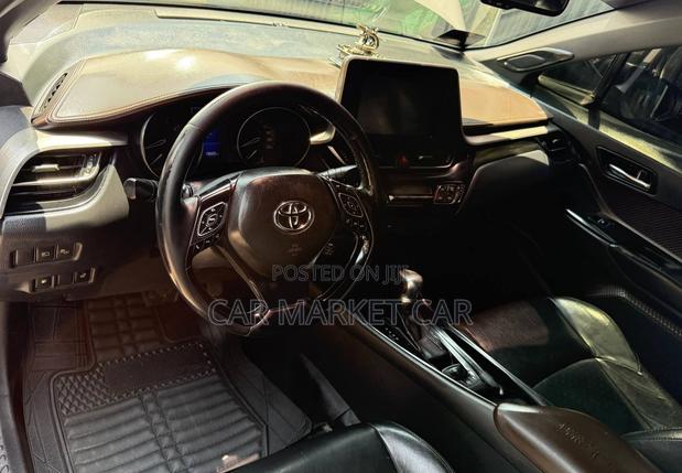 Toyota C-HR 2017 Silver