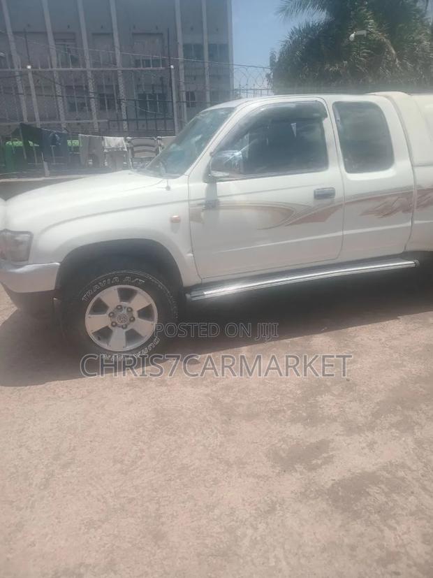 Toyota Hilux 2.5 Cab 2005 White