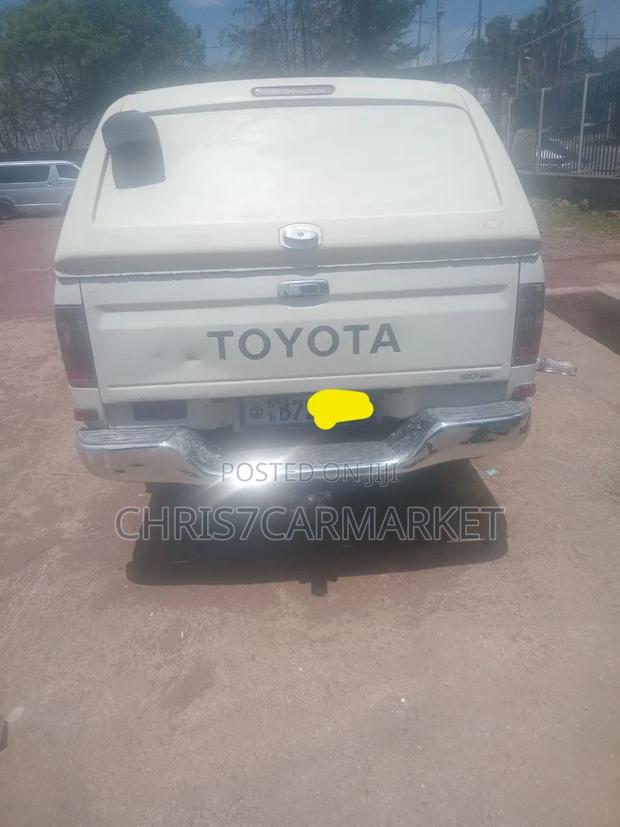 Toyota Hilux 2.5 Cab 2005 White