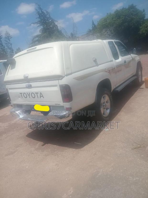 Toyota Hilux 2.5 Cab 2005 White