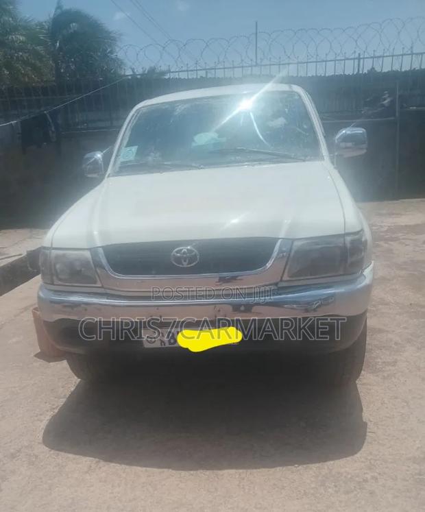 Toyota Hilux 2.5 Cab 2005 White