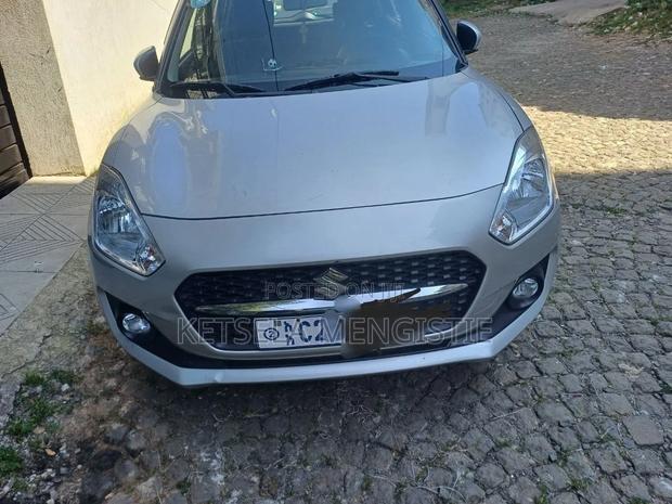 Suzuki Swift 2022 Silver