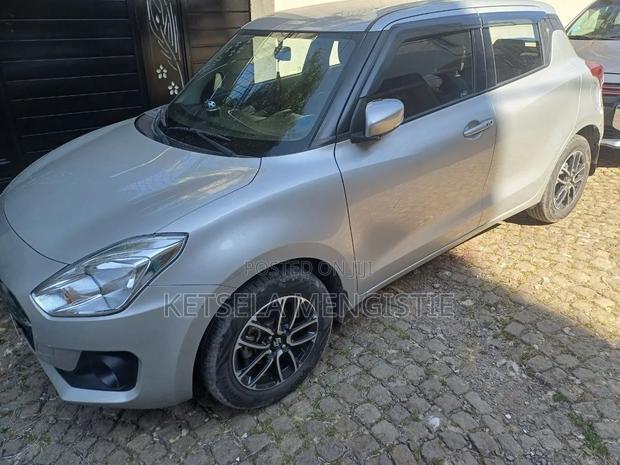 Suzuki Swift 2022 Silver