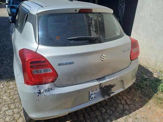 Suzuki Swift 2022 Silver