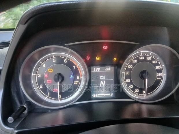 Suzuki Swift 2022 Silver