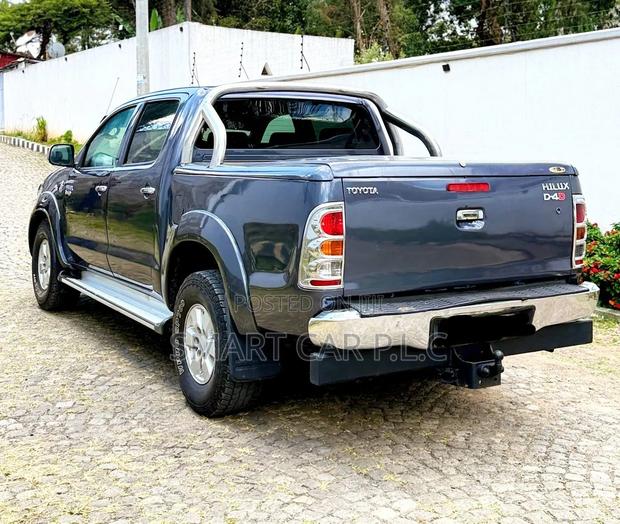 Toyota Hilux 2014 Black