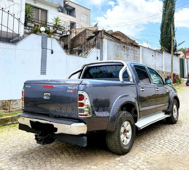 Toyota Hilux 2014 Black