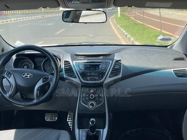 Hyundai Elantra 2012 Silver