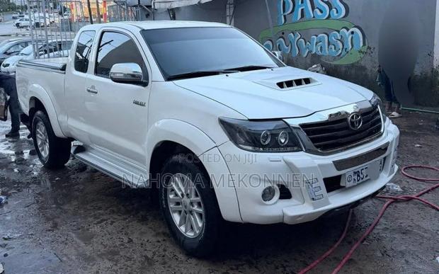 Toyota Hilux 2015 White