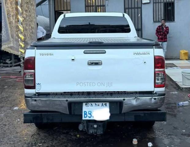 Toyota Hilux 2015 White