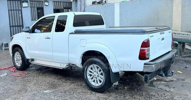 Toyota Hilux 2015 White