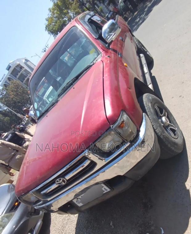 Toyota Hilux 2003 Red