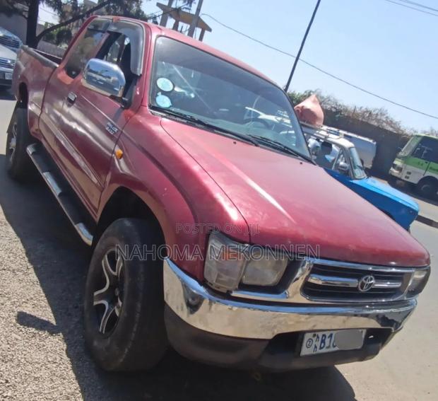 Toyota Hilux 2003 Red