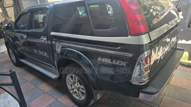 Toyota Hilux 2010 Green