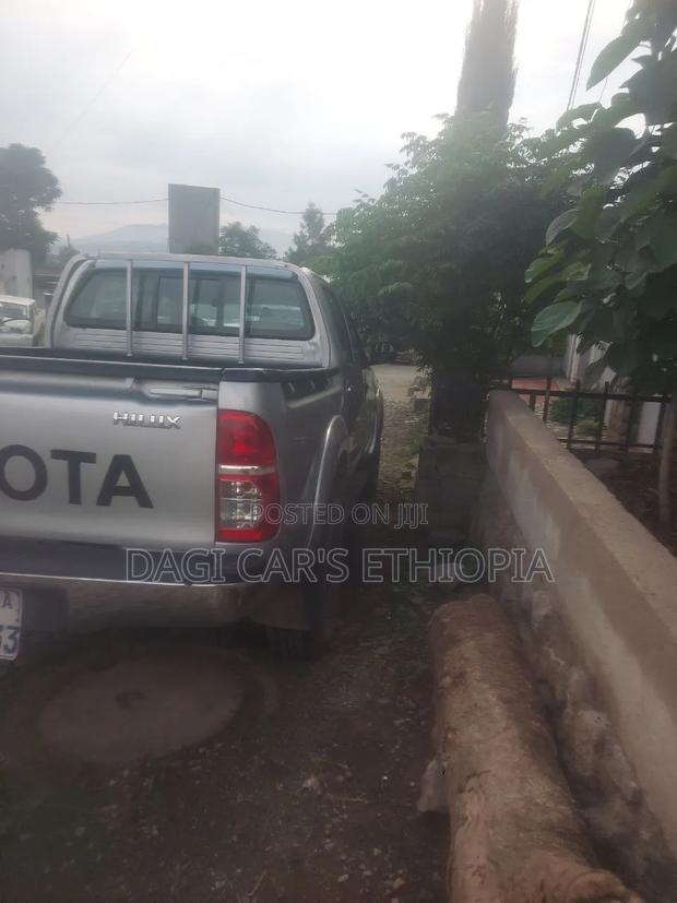 Toyota Hilux 2013 Silver