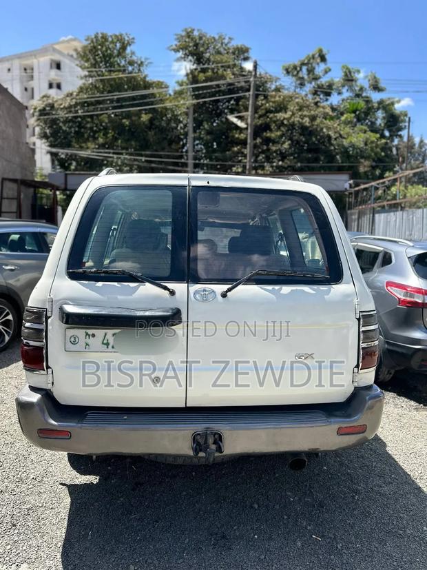 Toyota Land Cruiser 2002 White