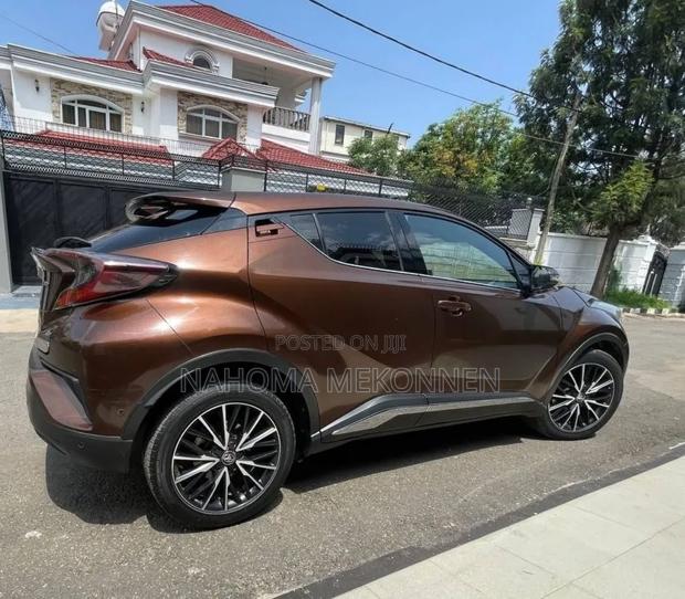 Toyota C-HR 2017 Brown