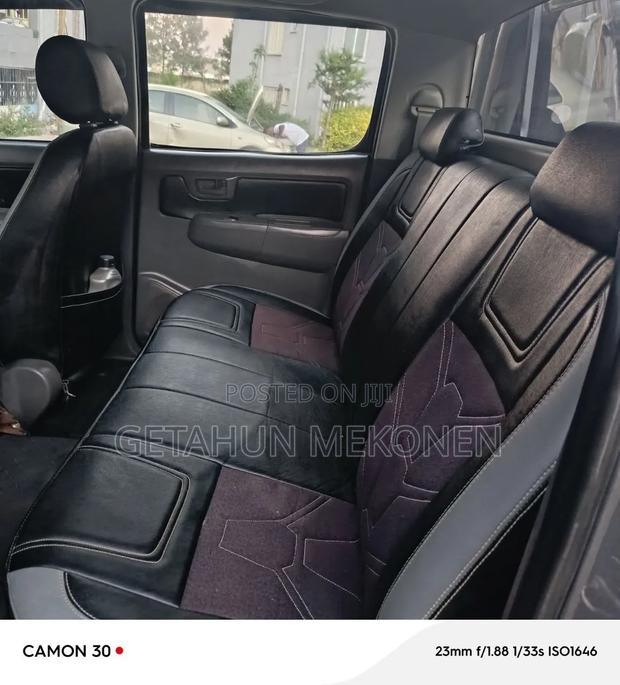 Toyota Hilux 2016 Gray