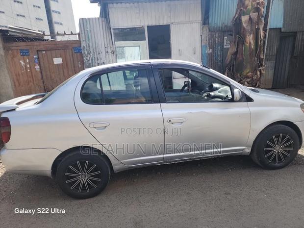 Toyota Platz 2002 Silver