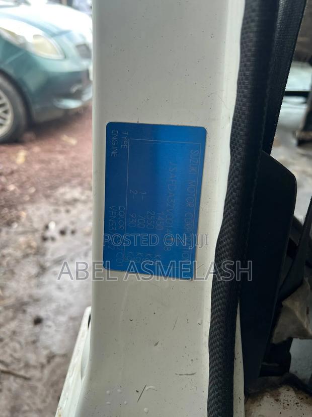 Suzuki Super Carry 2000 White