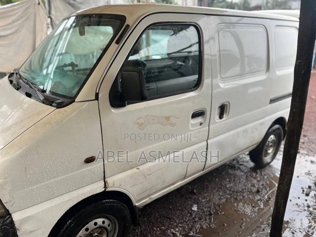 Suzuki Super Carry 2000 White