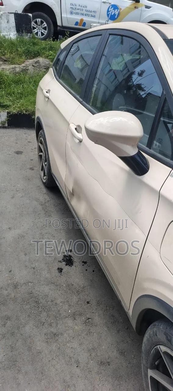 Car 2024 White