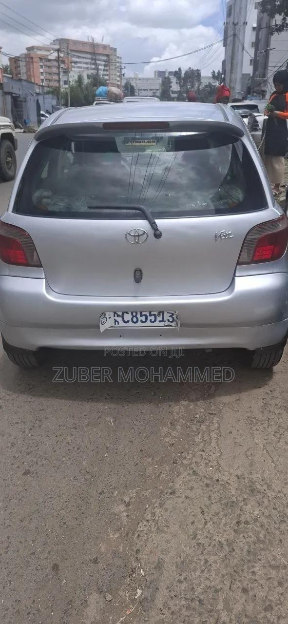 Toyota Vitz 2001 Silver