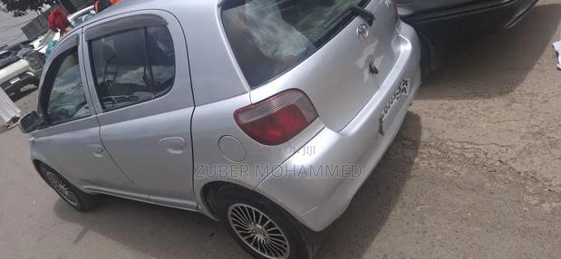 Toyota Vitz 2001 Silver