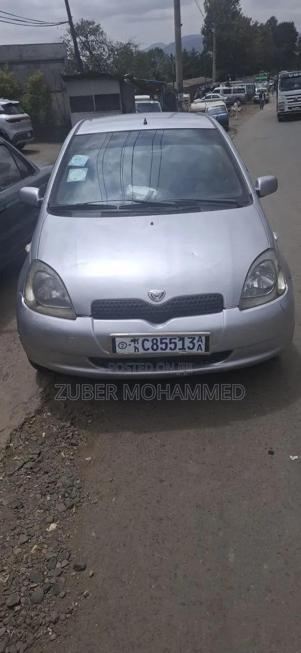 Toyota Vitz 2001 Silver
