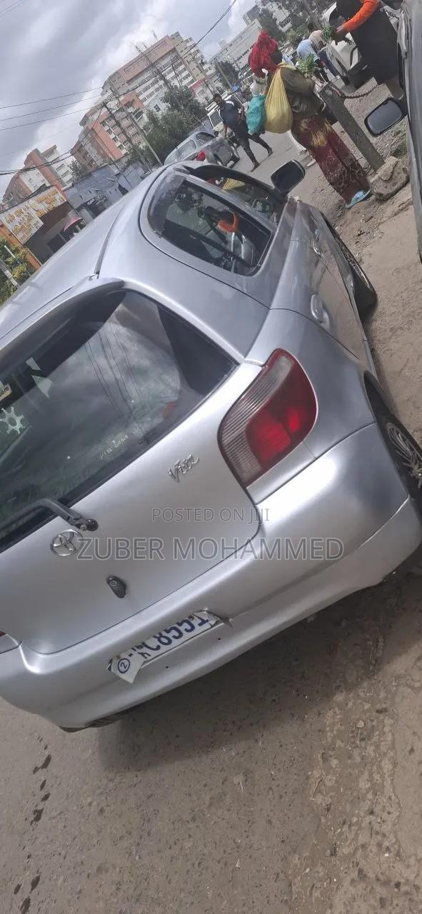 Toyota Vitz 2001 Silver