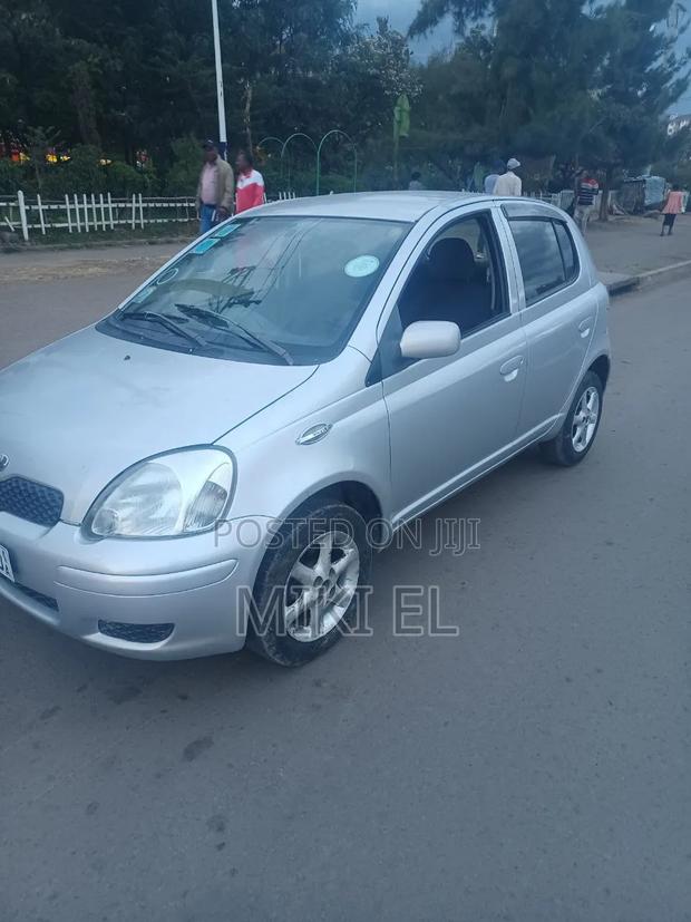 Toyota Vitz 2004 Silver