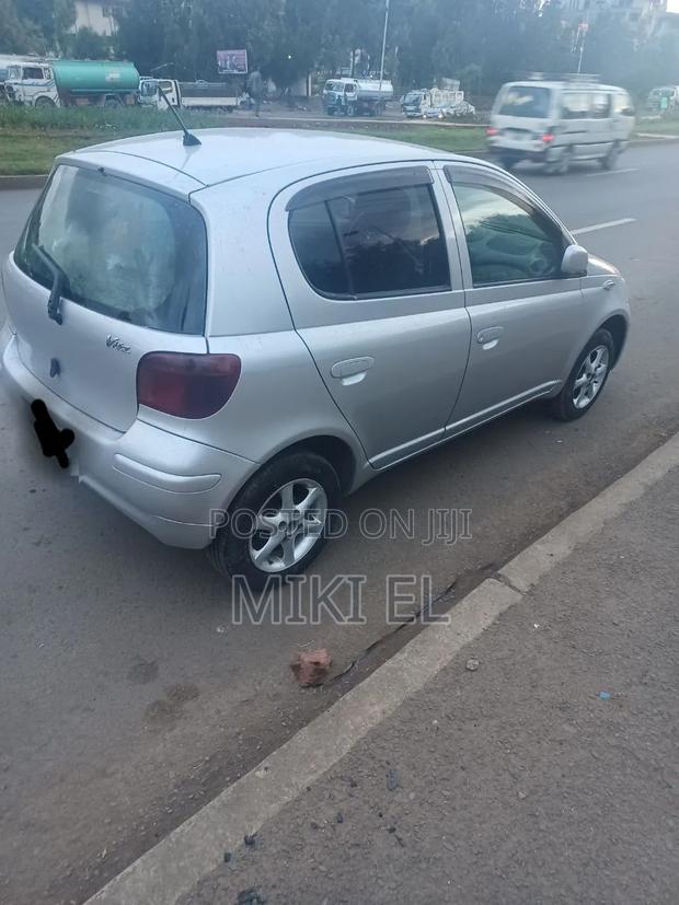 Toyota Vitz 2004 Silver