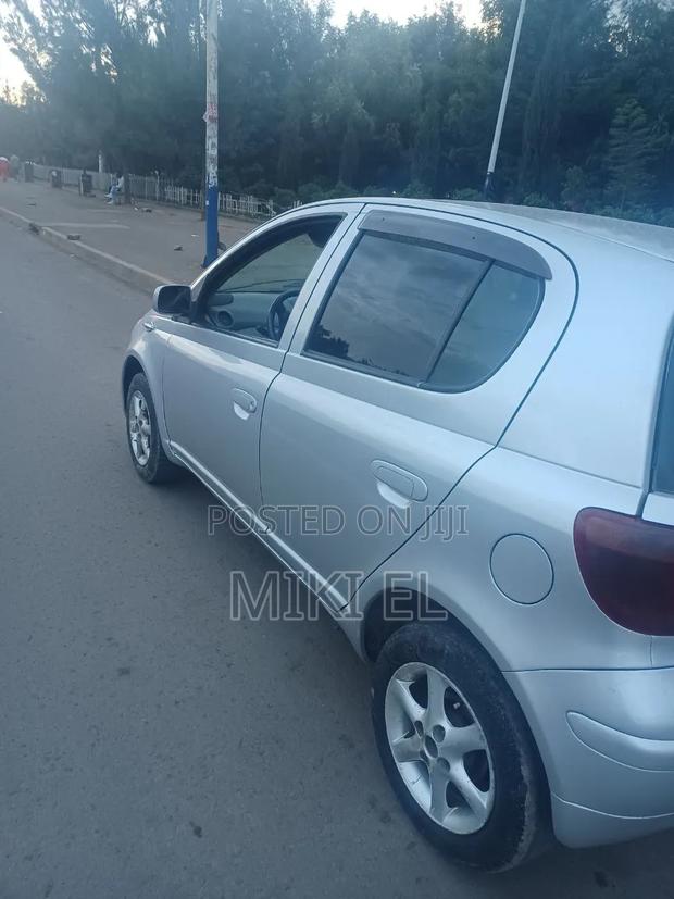 Toyota Vitz 2004 Silver