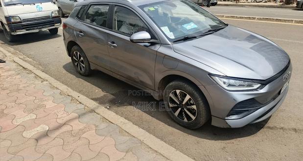 BYD E2 43 kWh 94 hp FWD 2025 Gray