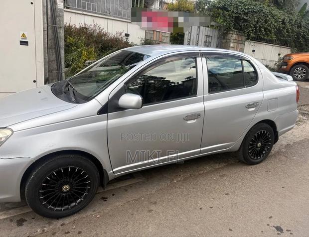 Toyota Platz 2005 Silver