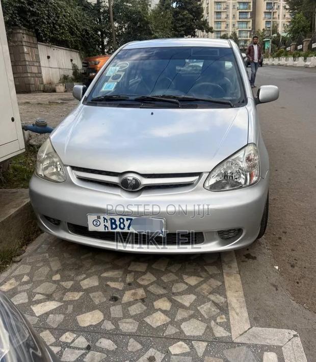 Toyota Platz 2005 Silver