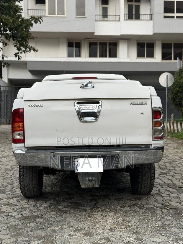 Toyota Hilux 2010 White