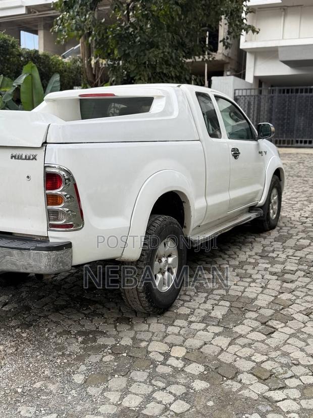 Toyota Hilux 2010 White