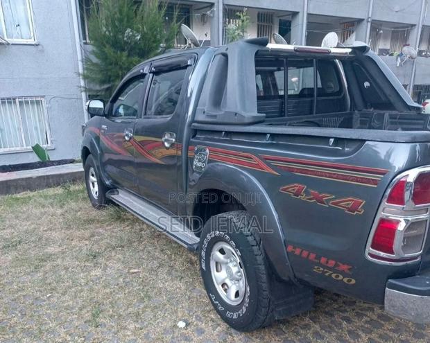 Toyota Hilux 2015 Gray