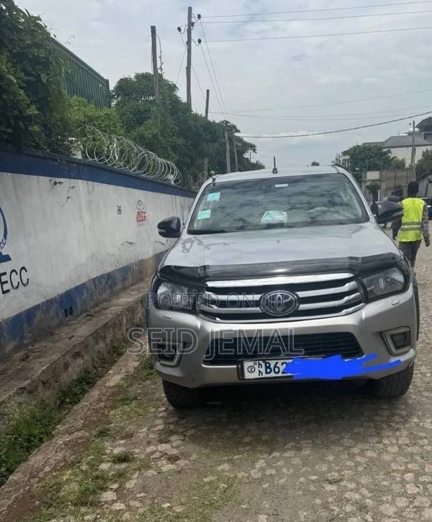 Toyota Hilux 2017 Silver